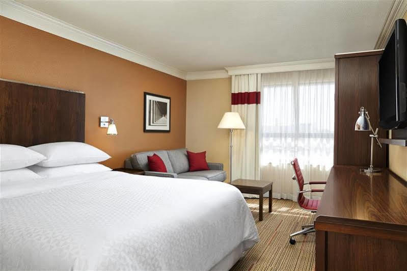 Four Points By Sheraton Kitchener-Waterloo Exterior photo