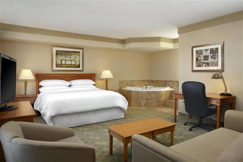 Four Points By Sheraton Kitchener-Waterloo Exterior photo